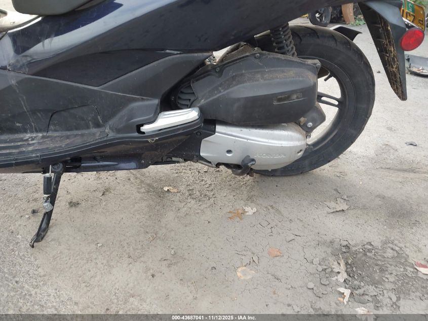 2018 Honda Pcx 150 VIN: RLHKF1808JY300289 Lot: 43687041