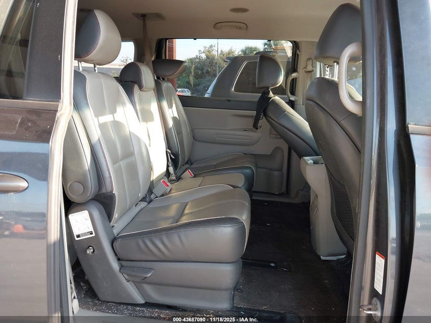 KNDMB5C18H6233596 2017 KIA SEDONA photo no. 8