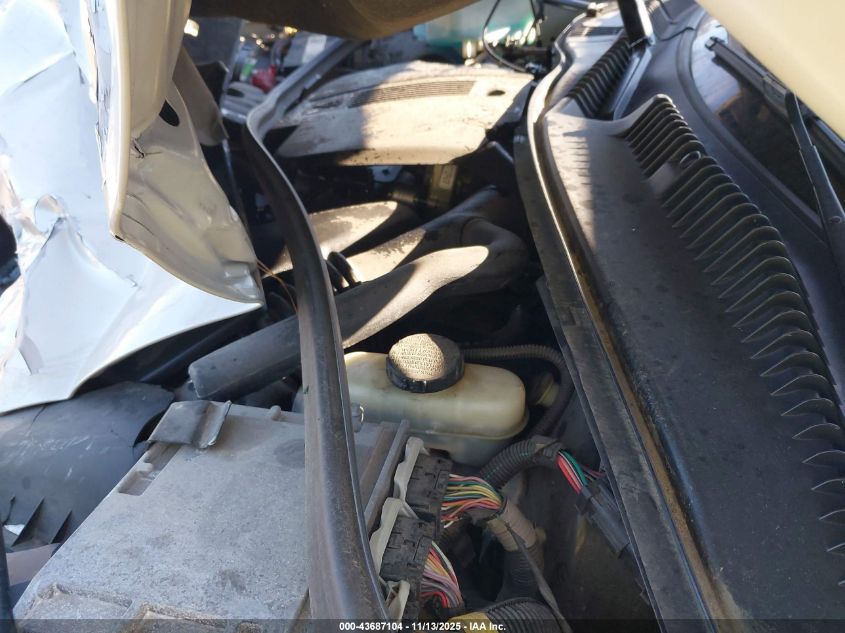 2005 Lincoln Town Car Signature L VIN: 1LNHM85W75Y647311 Lot: 43687104