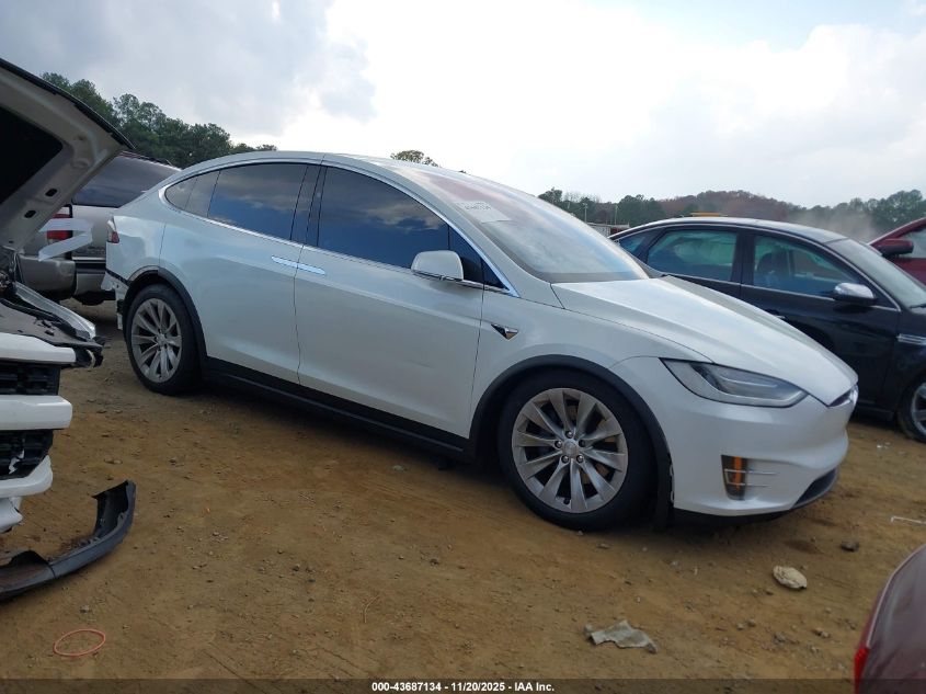 2017 Tesla Model X 100D/75D/90D VIN: 5YJXCDE21HF044738 Lot: 43687134