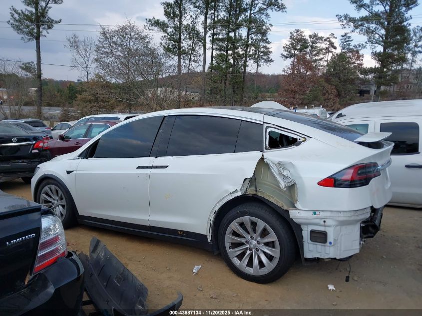 2017 Tesla Model X 100D/75D/90D VIN: 5YJXCDE21HF044738 Lot: 43687134