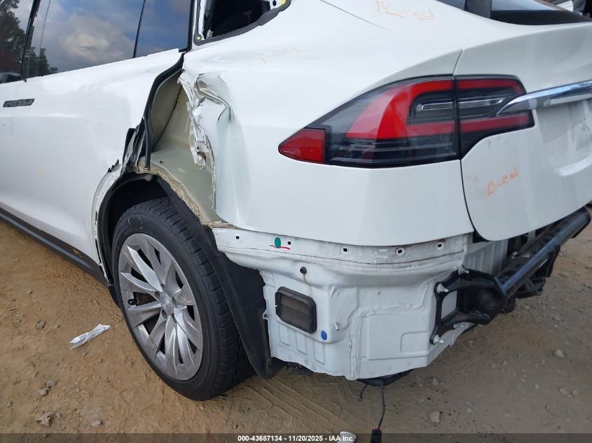 2017 Tesla Model X 100D/75D/90D VIN: 5YJXCDE21HF044738 Lot: 43687134