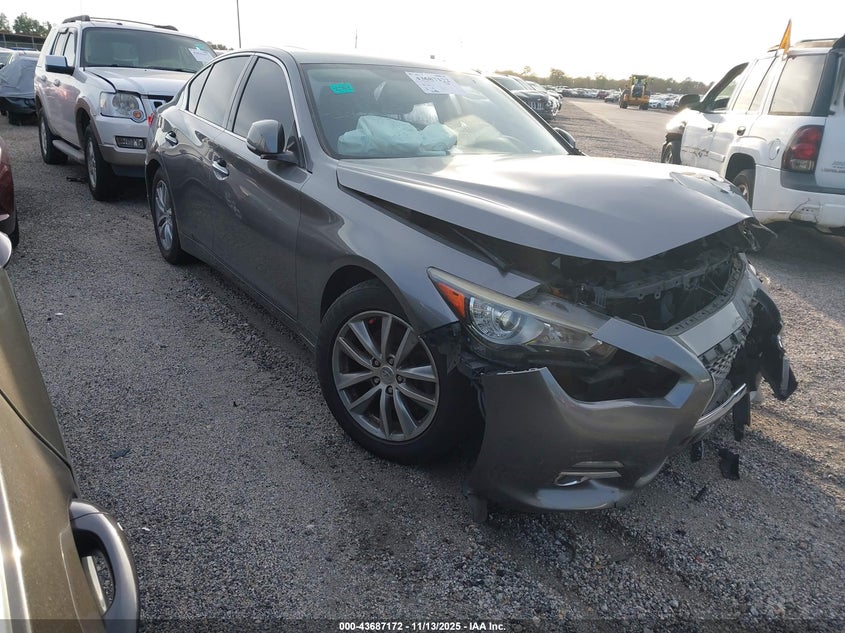 INFINITI Q50 PREMIUM