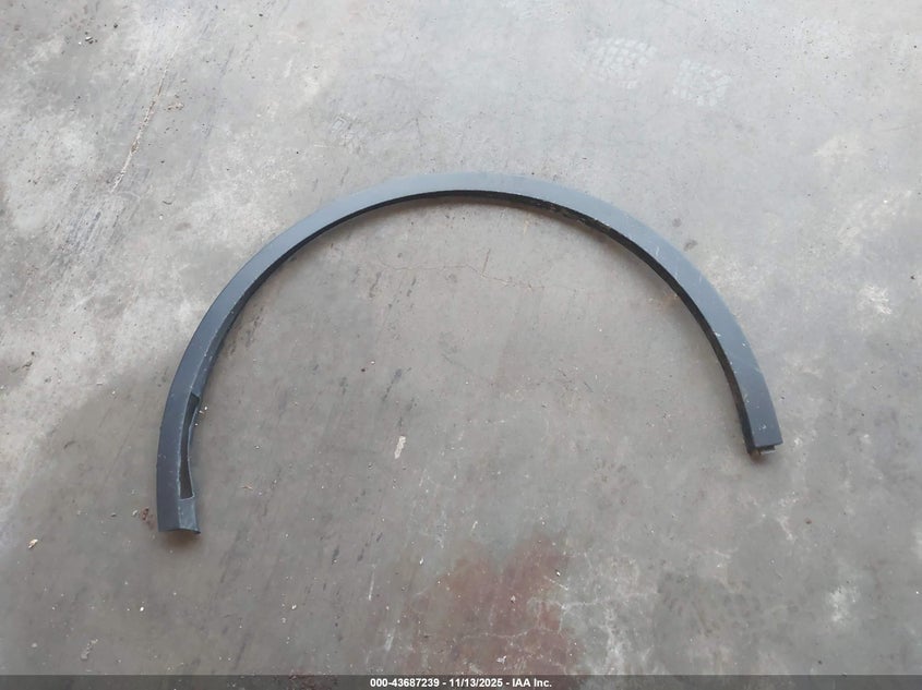 2025 Tesla Model Y Long Range Dual Motor All-Wheel Drive VIN: 7SAYGDEE6SF237450 Lot: 43687239