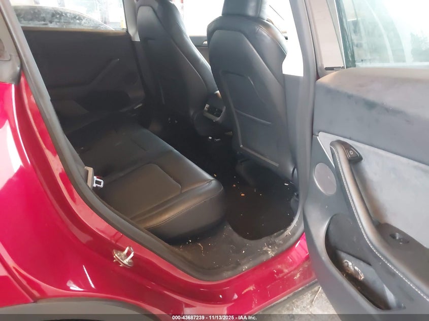 2025 Tesla Model Y Long Range Dual Motor All-Wheel Drive VIN: 7SAYGDEE6SF237450 Lot: 43687239