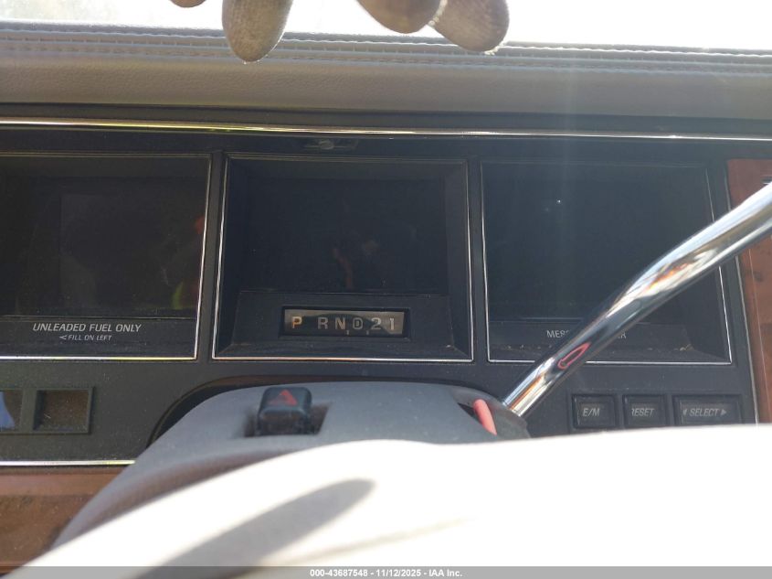 1994 Lincoln Town Car Executive VIN: 1LNLM81W7RY777580 Lot: 43687548