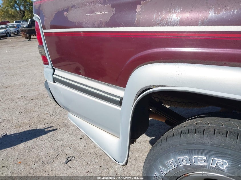 1995 Dodge Ram 1500 VIN: 1B7HC16Z0SS352430 Lot: 43687695