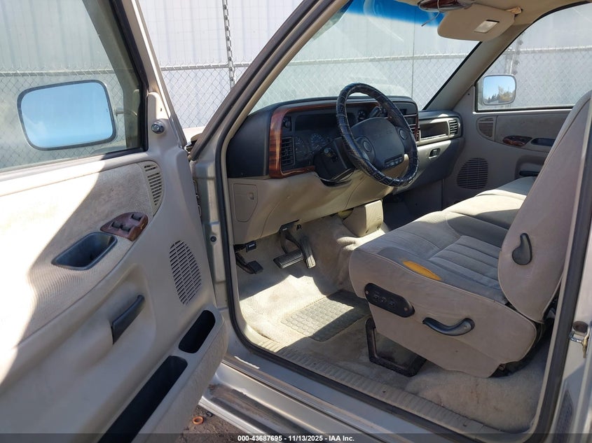 1995 Dodge Ram 1500 VIN: 1B7HC16Z0SS352430 Lot: 43687695