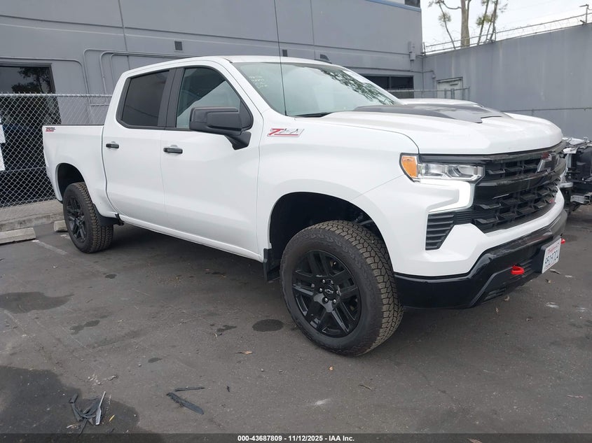 CHEVROLET SILVERADO 1500 4WD SHORT BED LT TRAIL BOSS