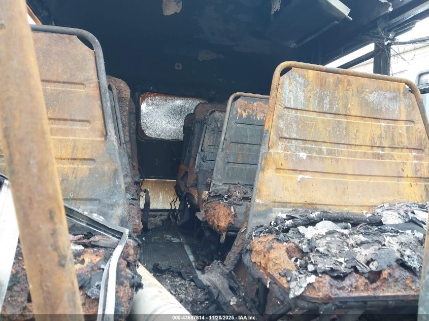 2011 Chevrolet Express Cutaway Work Van VIN: 1GB0G2BA1B1162086 Lot: 43687814