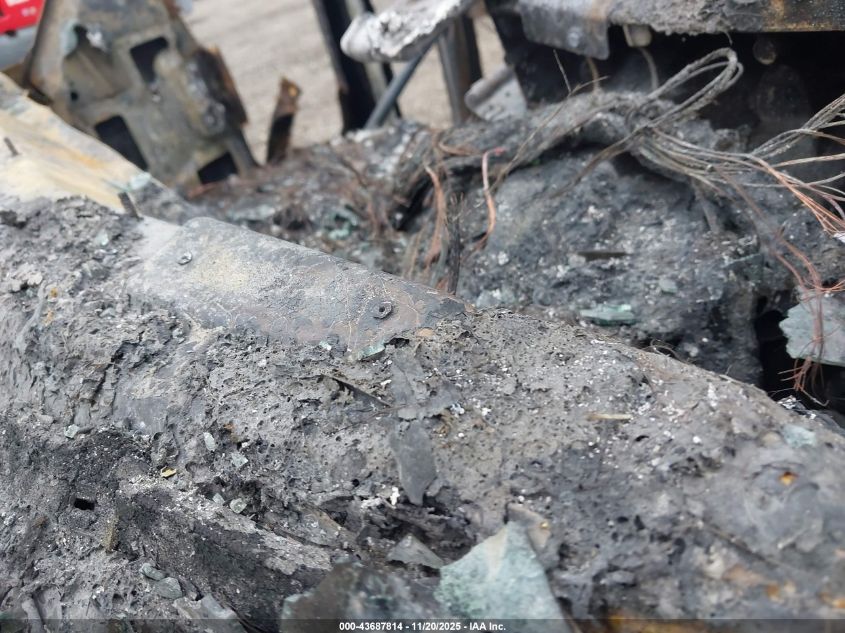 2011 Chevrolet Express Cutaway Work Van VIN: 1GB0G2BA1B1162086 Lot: 43687814