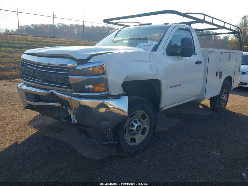 1GC0CUEG2HZ335837 2017 CHEVROLET SILVERADO photo no. 2