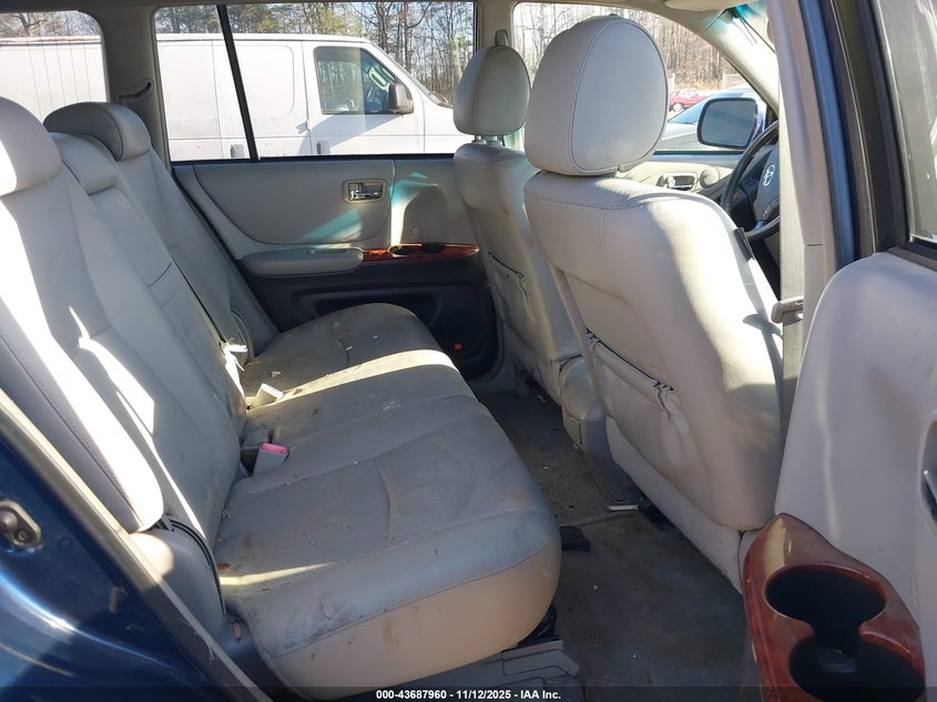 JTEEP21A840016811 2004 TOYOTA HIGHLANDER photo no. 8