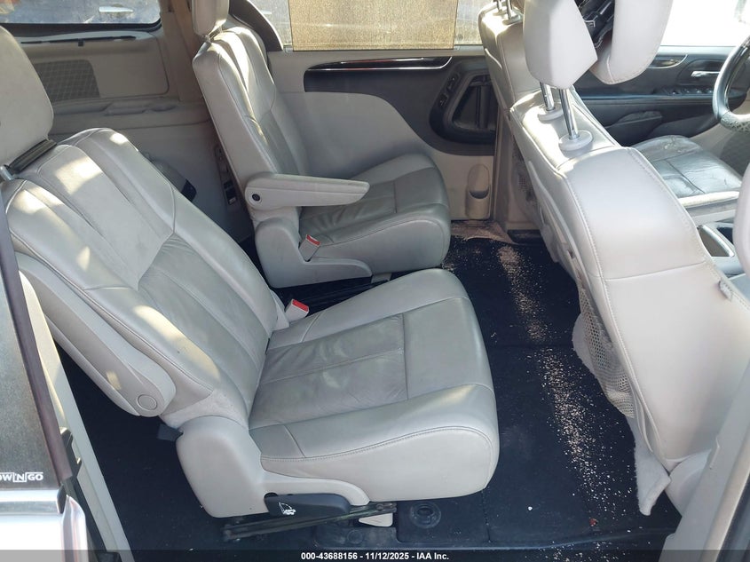 2013 Chrysler Town & Country Limited VIN: 2C4RC1GG1DR650670 Lot: 43688156