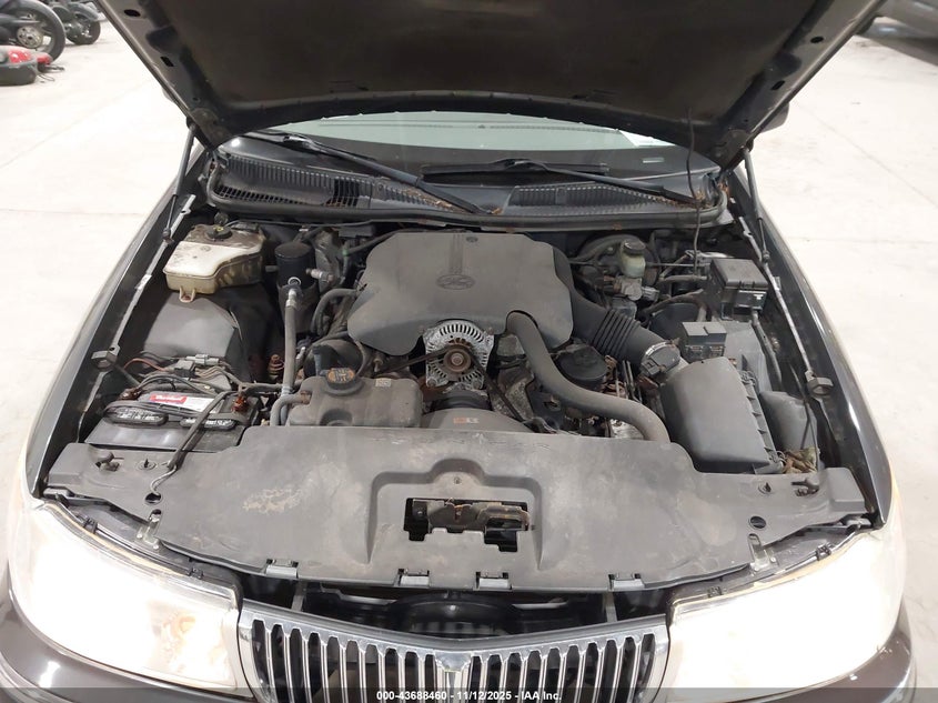 2001 Lincoln Town Car Signature VIN: 1LNHM82W51Y640257 Lot: 43688460