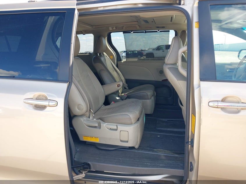 2011 Toyota Sienna Limited V6 VIN: 5TDYK3DCXBS063741 Lot: 43688645