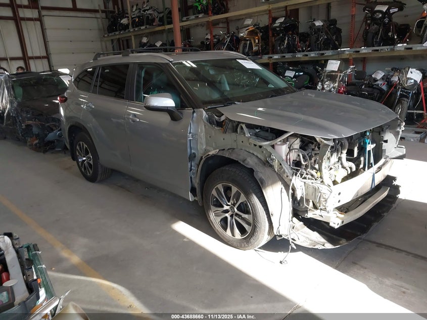 2023 TOYOTA HIGHLANDER XLE - 5TDKDRBH7PS040152