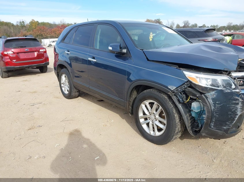 2014 KIA SORENTO LX - 5XYKT3A66EG511895