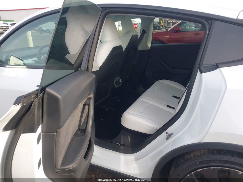 2024 Tesla Model Y Performance Dual Motor All-Wheel Drive VIN: 7SAYGDEF5RA267491 Lot: 43688755