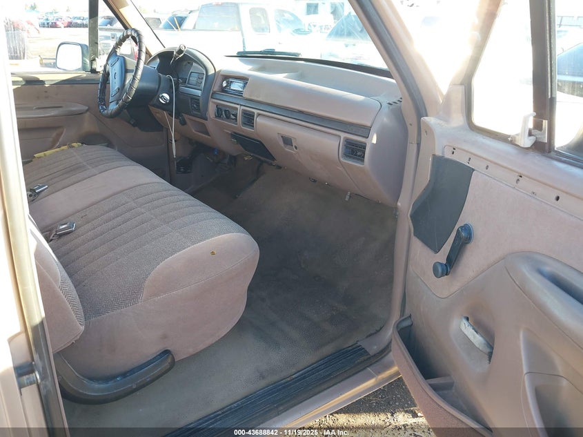 1FTEX14N3NKA67989 1992 FORD F-150 photo no. 5