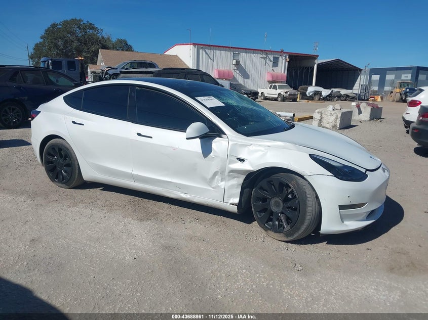 TESLA MODEL 3 REAR-WHEEL DRIVE