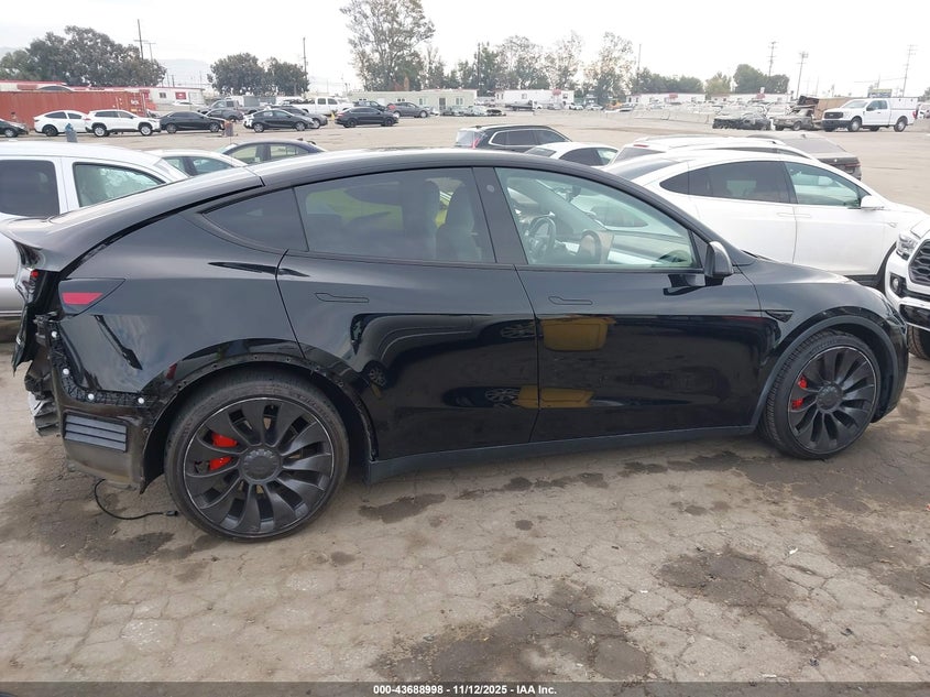 2022 Tesla Model Y Performance Dual Motor All-Wheel Drive VIN: 7SAYGDEF1NF404536 Lot: 43688998