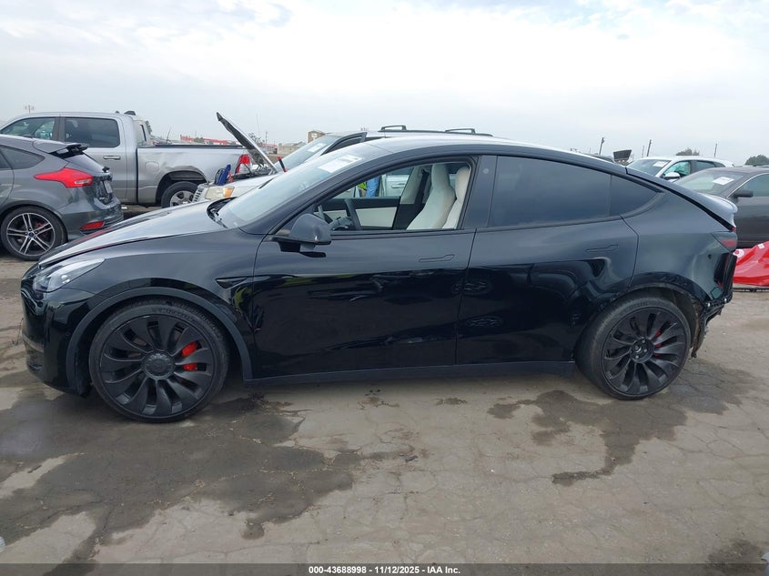 2022 Tesla Model Y Performance Dual Motor All-Wheel Drive VIN: 7SAYGDEF1NF404536 Lot: 43688998