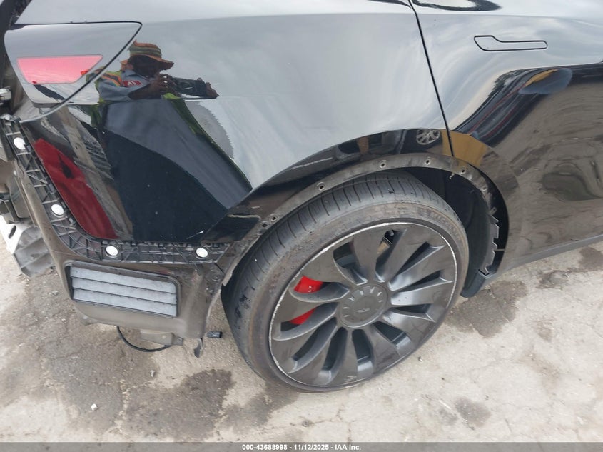 2022 Tesla Model Y Performance Dual Motor All-Wheel Drive VIN: 7SAYGDEF1NF404536 Lot: 43688998