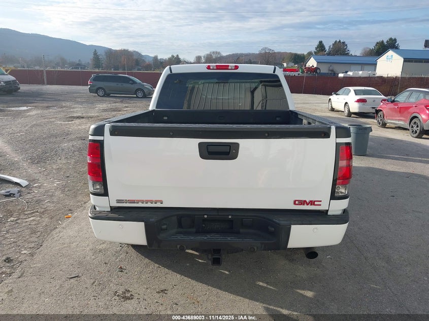 2007 GMC Sierra 1500 Denali VIN: 2GTEK638271638253 Lot: 43689003