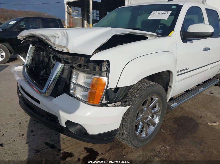 2007 GMC Sierra 1500 Denali VIN: 2GTEK638271638253 Lot: 43689003