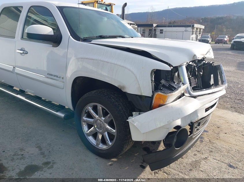 2007 GMC Sierra 1500 Denali VIN: 2GTEK638271638253 Lot: 43689003