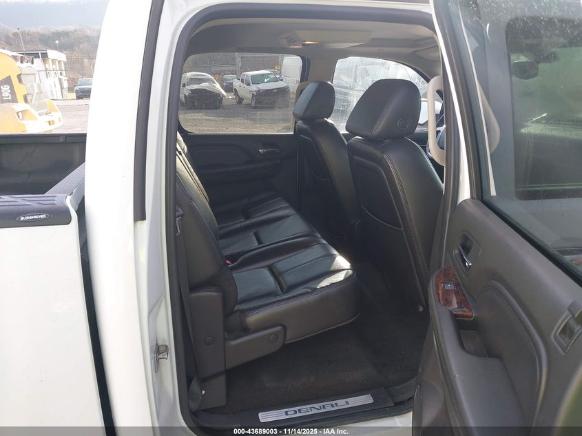 2007 GMC Sierra 1500 Denali VIN: 2GTEK638271638253 Lot: 43689003