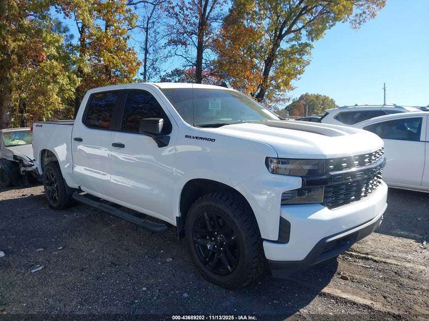 2021 CHEVROLET SILVERADO 1500 4WD  SHORT BED CUSTOM - 1GCPYBEK9MZ261867