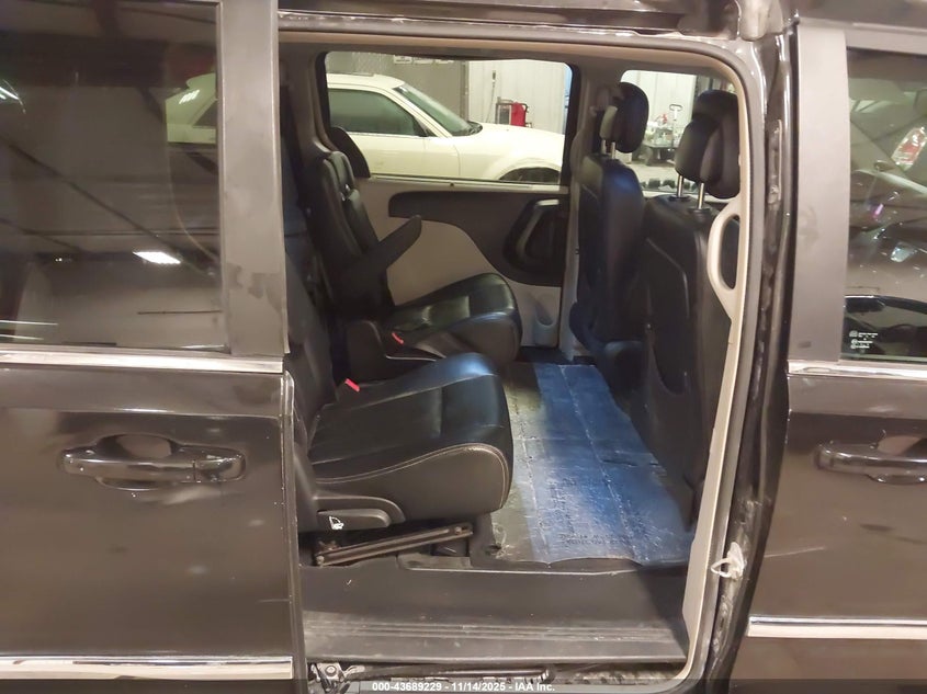 2016 Chrysler Town & Country Touring VIN: 2C4RC1BG8GR239147 Lot: 43689229