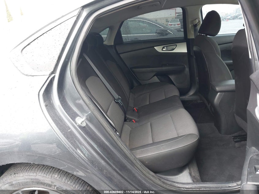 3KPF24AD9NE482057 2022 KIA FORTE photo no. 8