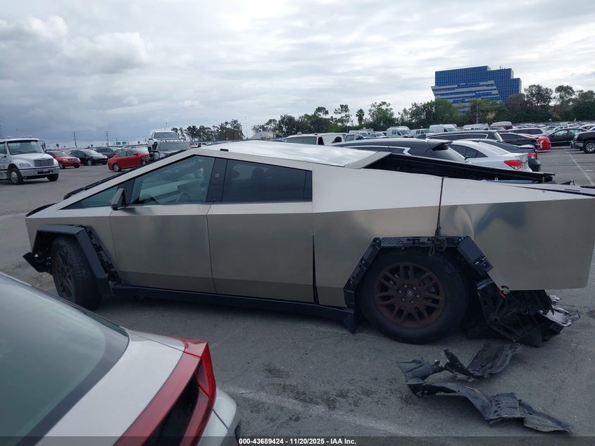2024 Tesla Cybertruck All-Wheel Drive VIN: 7G2CEHED0RA028785 Lot: 43689424
