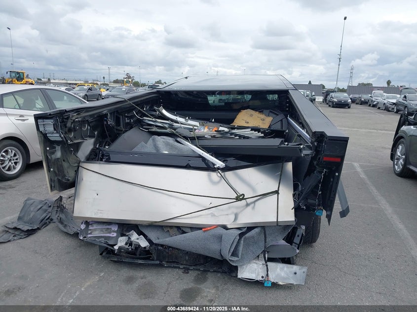 2024 Tesla Cybertruck All-Wheel Drive VIN: 7G2CEHED0RA028785 Lot: 43689424