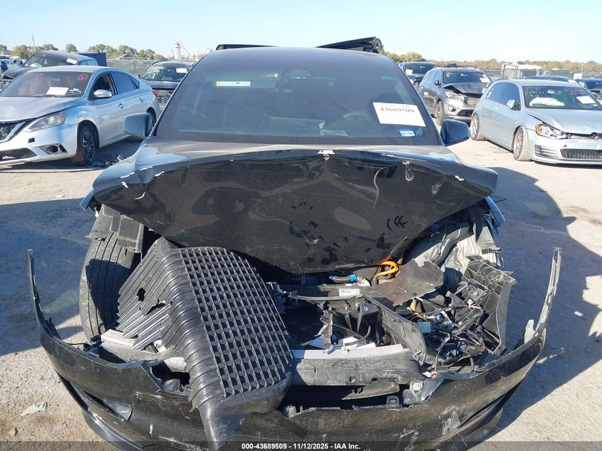 2022 Tesla Model X Dual Motor All-Wheel Drive VIN: 7SAXCAE52NF345378 Lot: 43689509