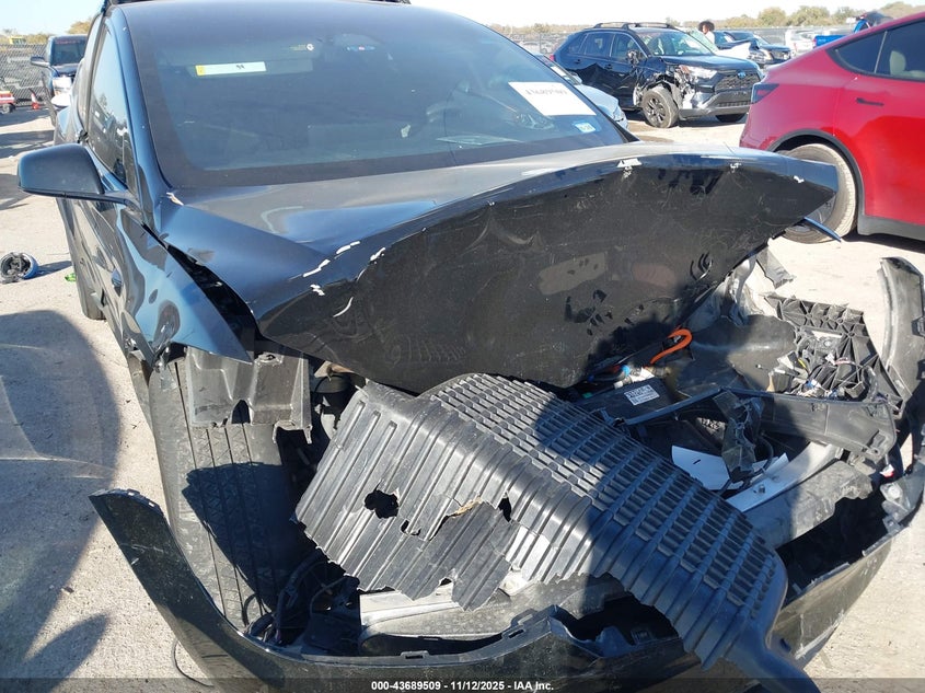 2022 Tesla Model X Dual Motor All-Wheel Drive VIN: 7SAXCAE52NF345378 Lot: 43689509