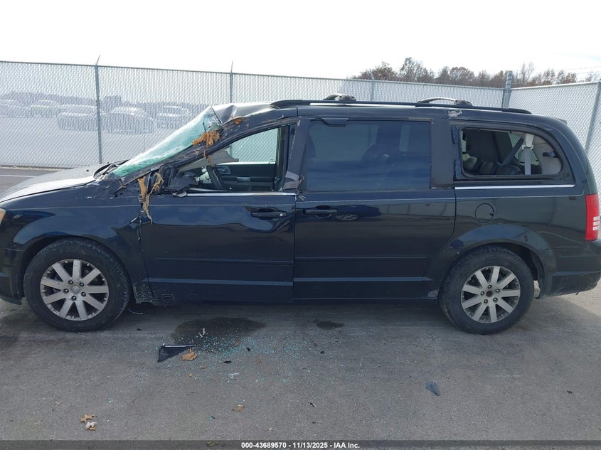 2008 Chrysler Town & Country Touring VIN: 2A8HR54P28R607704 Lot: 43689570