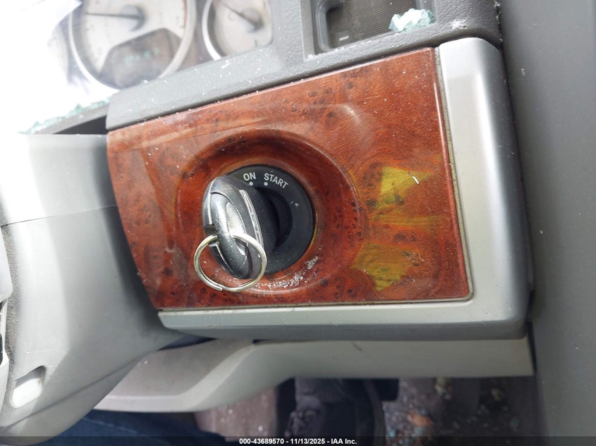 2008 Chrysler Town & Country Touring VIN: 2A8HR54P28R607704 Lot: 43689570