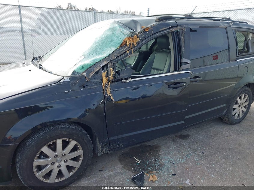 2008 Chrysler Town & Country Touring VIN: 2A8HR54P28R607704 Lot: 43689570