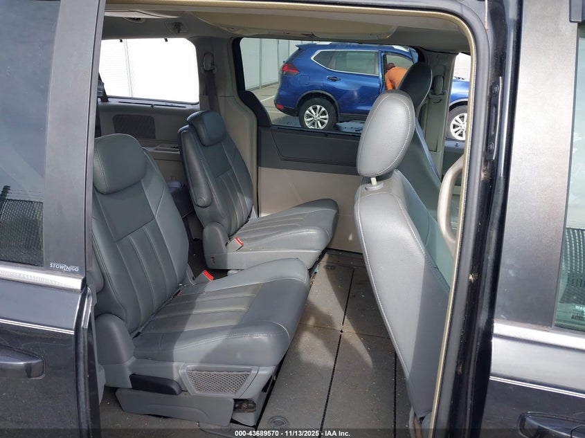 2008 Chrysler Town & Country Touring VIN: 2A8HR54P28R607704 Lot: 43689570