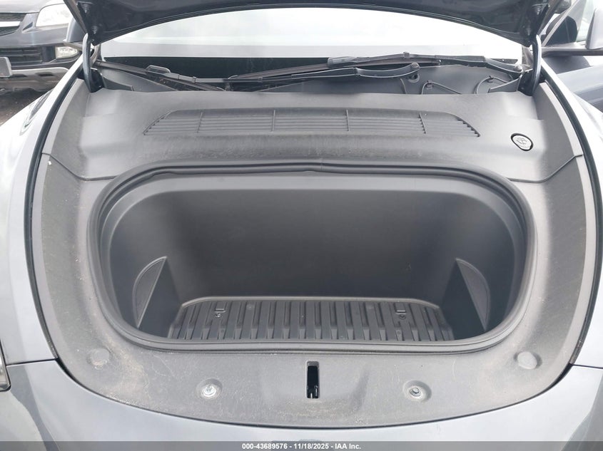 2023 Tesla Model Y Awd/Long Range Dual Motor All-Wheel Drive VIN: 7SAYGDEE1PA067194 Lot: 43689576