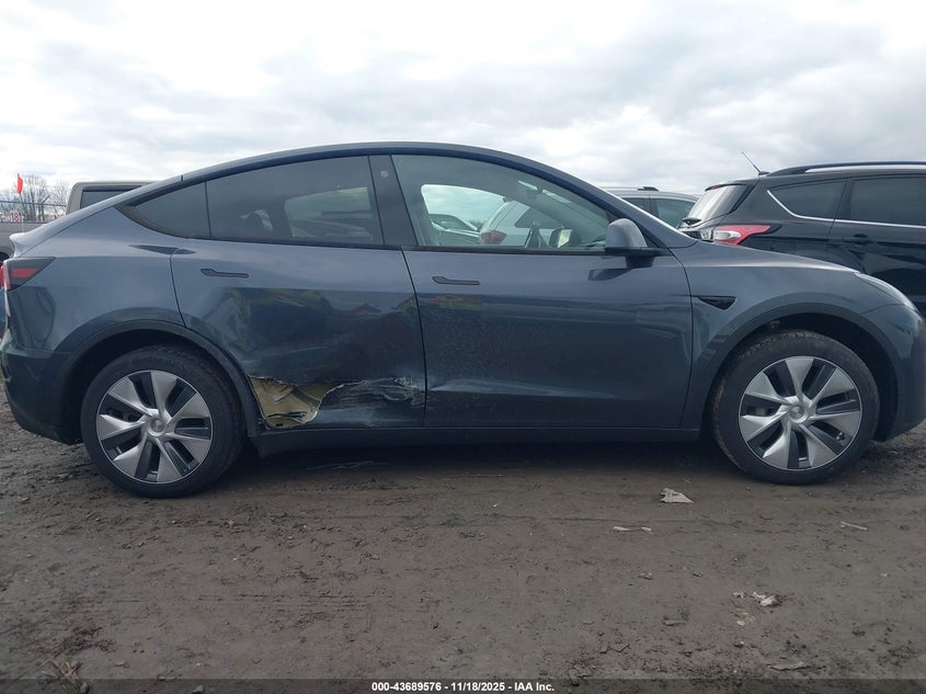 2023 Tesla Model Y Awd/Long Range Dual Motor All-Wheel Drive VIN: 7SAYGDEE1PA067194 Lot: 43689576