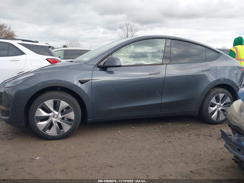 2023 Tesla Model Y Awd/Long Range Dual Motor All-Wheel Drive VIN: 7SAYGDEE1PA067194 Lot: 43689576