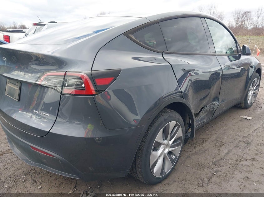 2023 Tesla Model Y Awd/Long Range Dual Motor All-Wheel Drive VIN: 7SAYGDEE1PA067194 Lot: 43689576