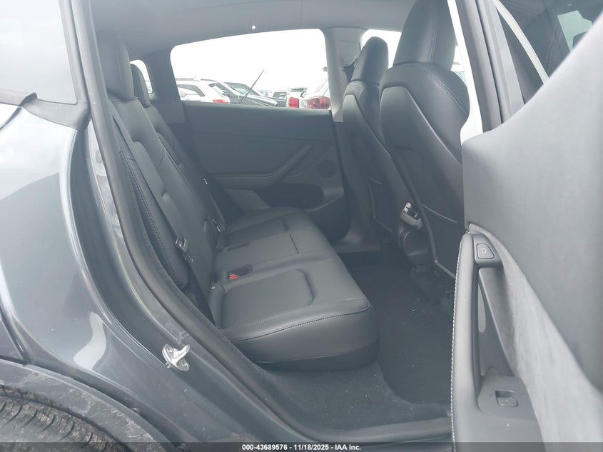 2023 Tesla Model Y Awd/Long Range Dual Motor All-Wheel Drive VIN: 7SAYGDEE1PA067194 Lot: 43689576