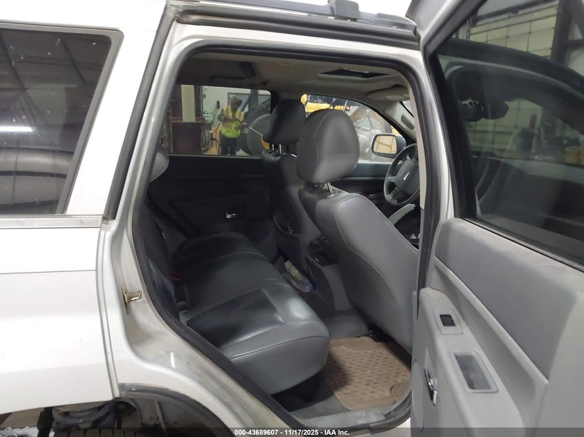 2005 Jeep Grand Cherokee Limited VIN: 1J4HR58265C590734 Lot: 43689607