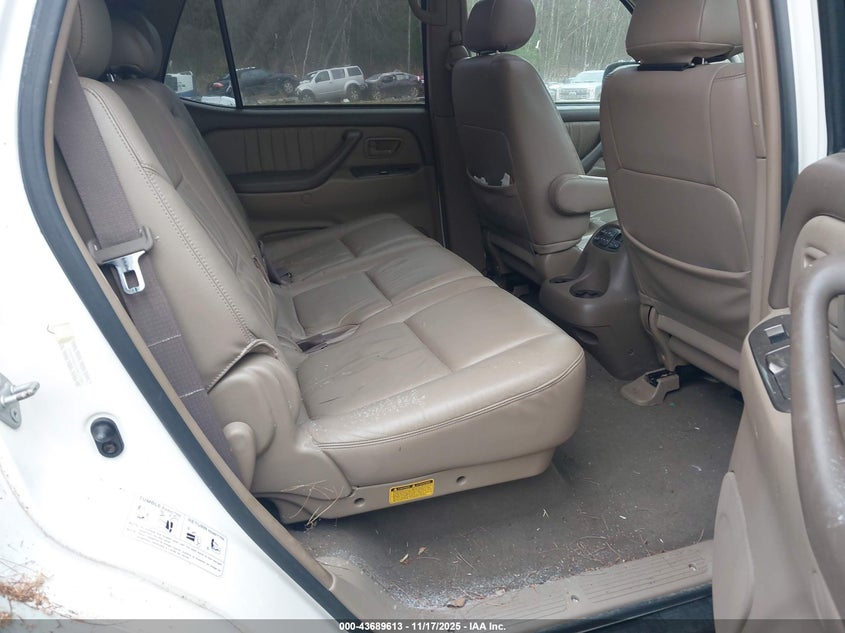 2004 Toyota Sequoia Limited V8 VIN: 5TDBT48A14S211280 Lot: 43689613